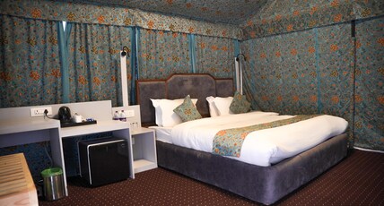 Sonmarg Mount Resort Room Type - RiverFront Luxury Tent With Bathtub