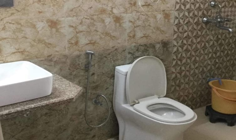 Hotel Highway Choice  - Tap to explore photos