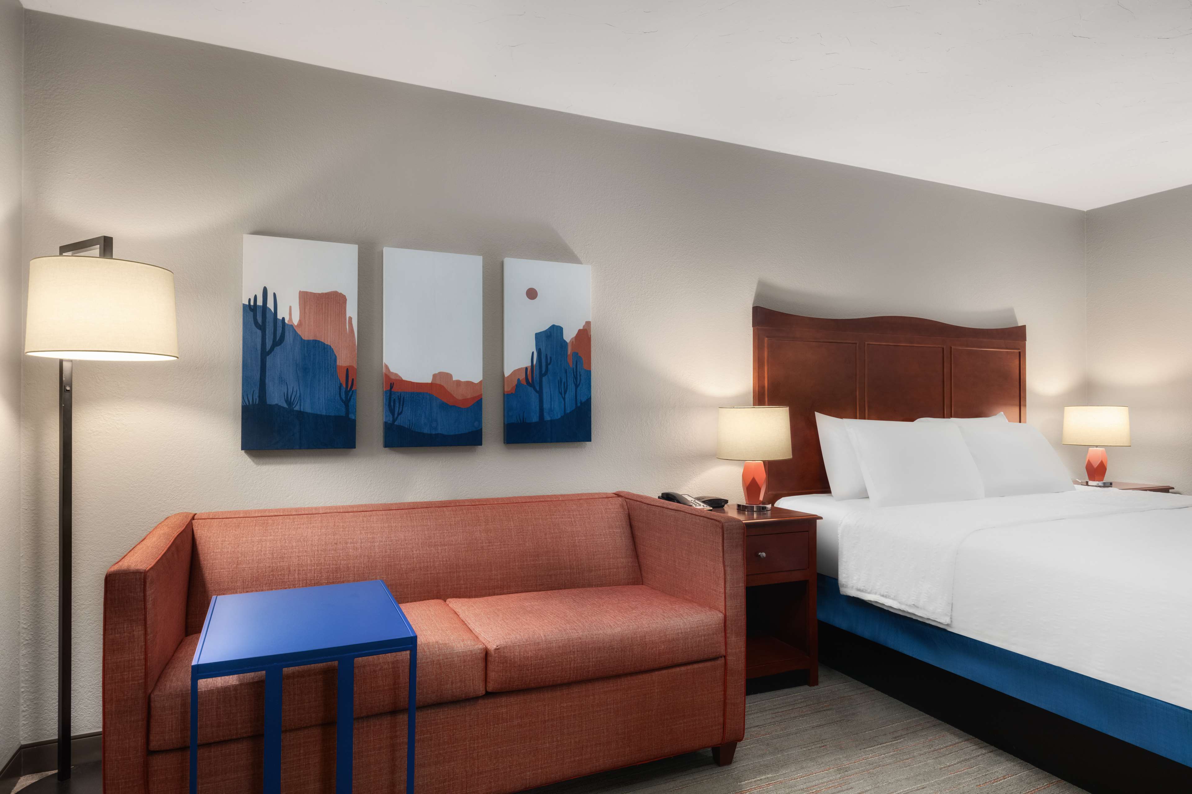 Hampton Inn & Suites El Paso-Airport - Tap to explore photos