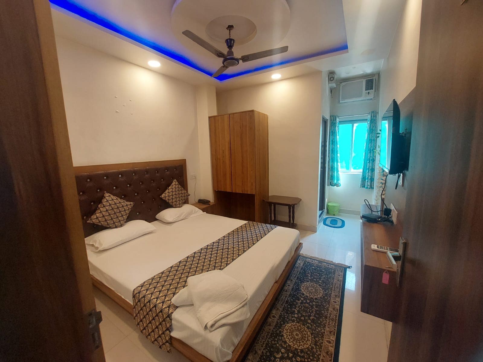 Chandra Home Stay Varanasi - Tap to explore photos