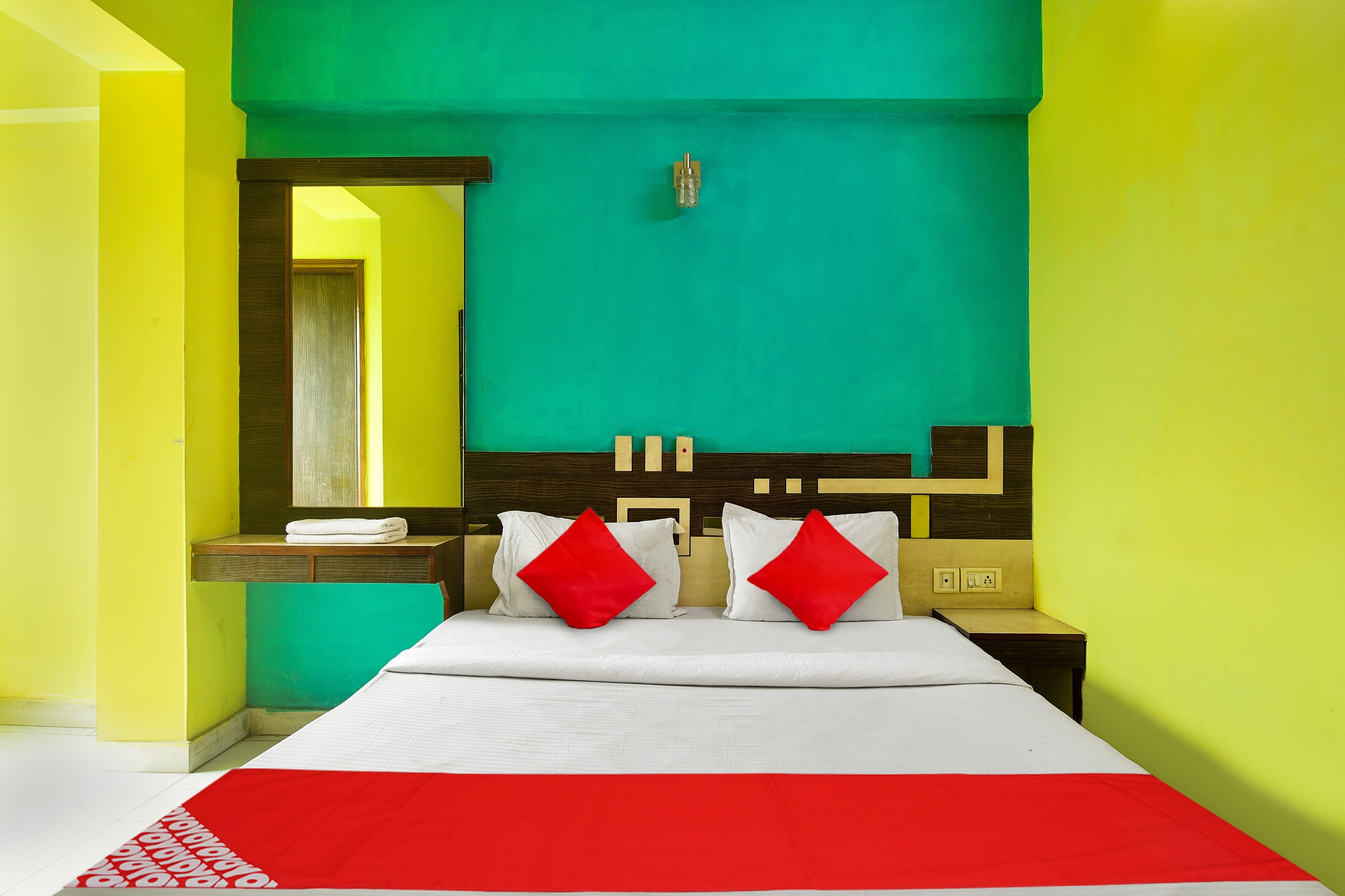 Hotel O New Tulip Santragachi Junction - Tap to explore photos