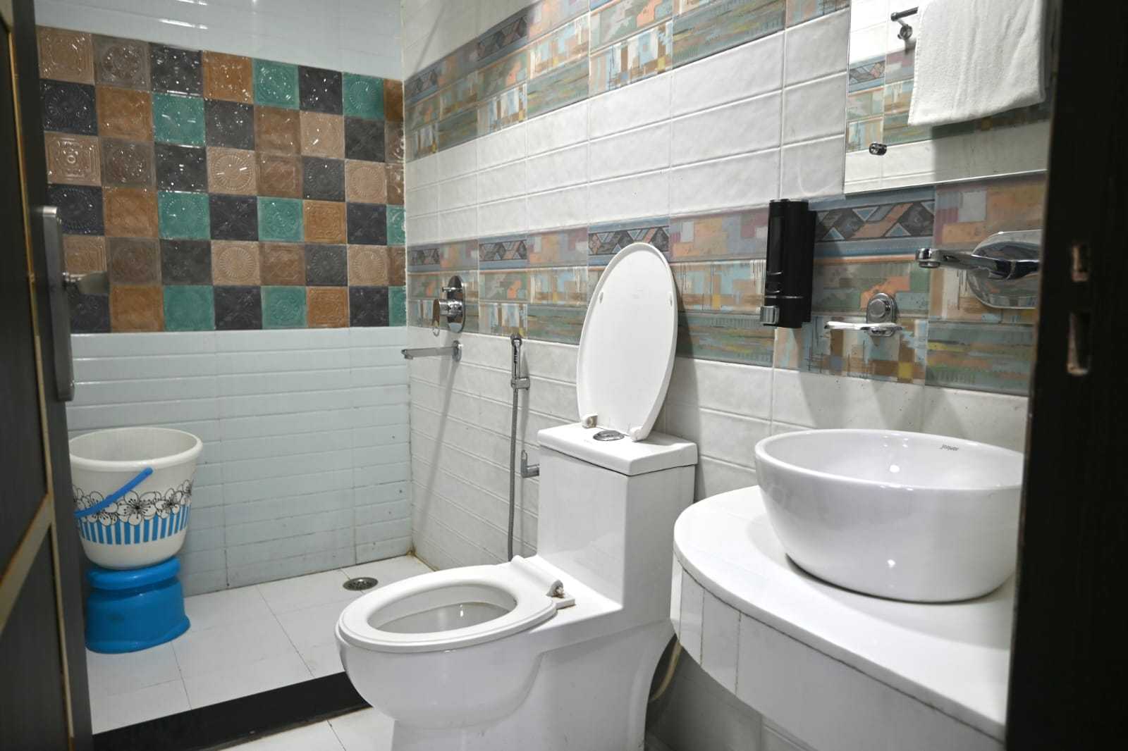 Hotel O OM - Tap to explore photos