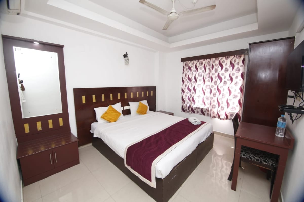 Hotel Metro Cochin - Tap to explore photos