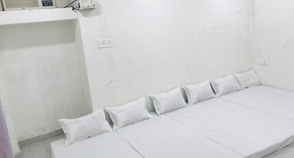 ALIZA PALACE AJMER Room Type - Standard Six Bed Non Ac (floor bedding)