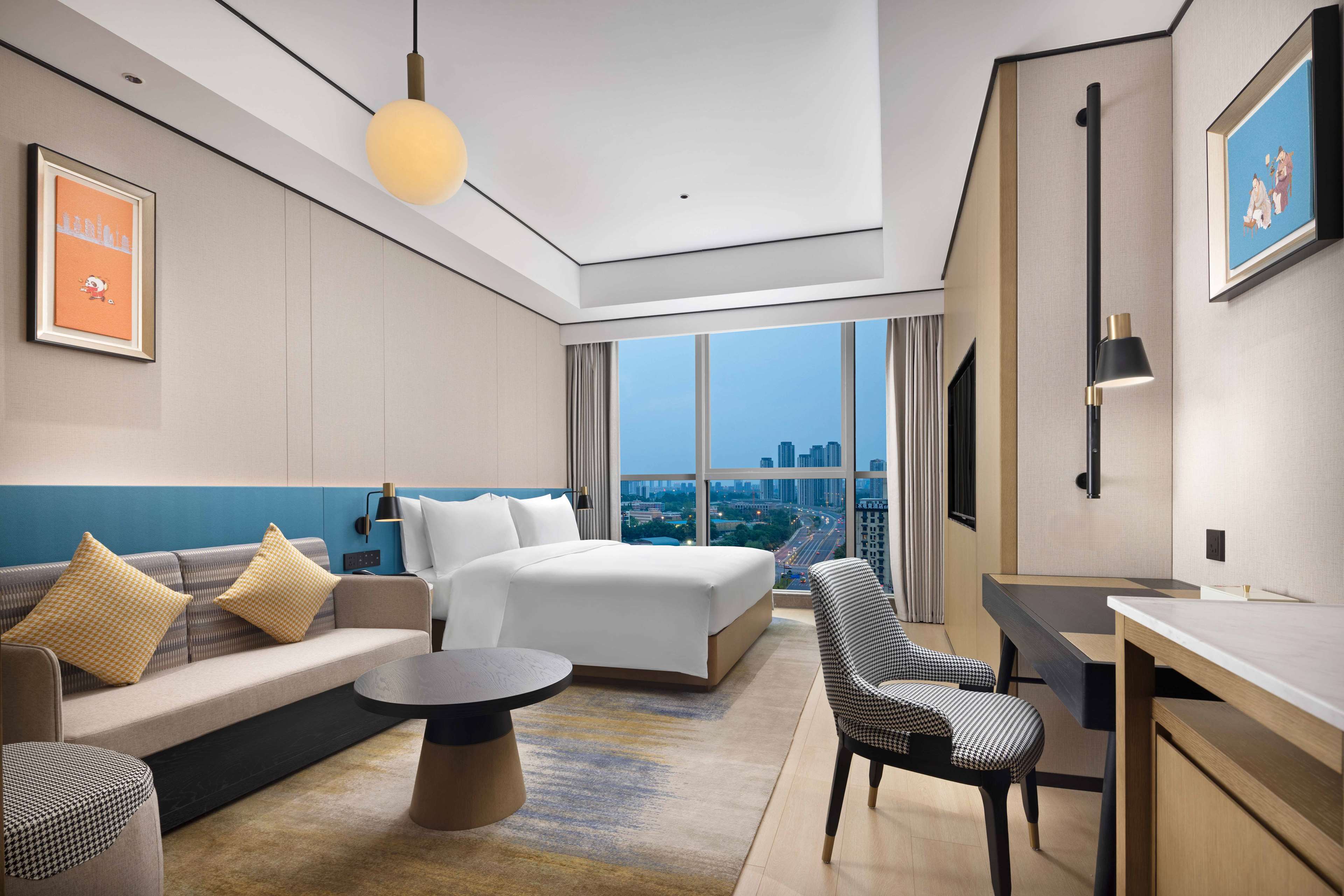 Hilton Garden Inn Chengdu Chenghua - Tap to explore photos