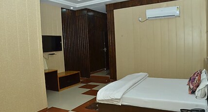 THE HOLIDAY RESORT Room Type - Luxury Cottage Garden View