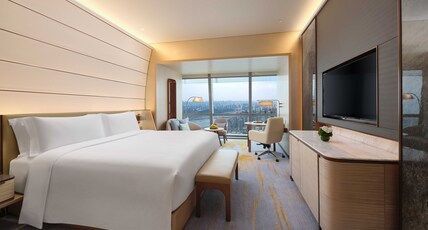 InterContinental Hotels CHONGQING RAFFLES CITY Room Type - 1 King Classic City View