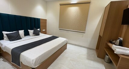 Hotel Divya Regency Near golden Temple Room Type - Deluxe King Bed Room with City View