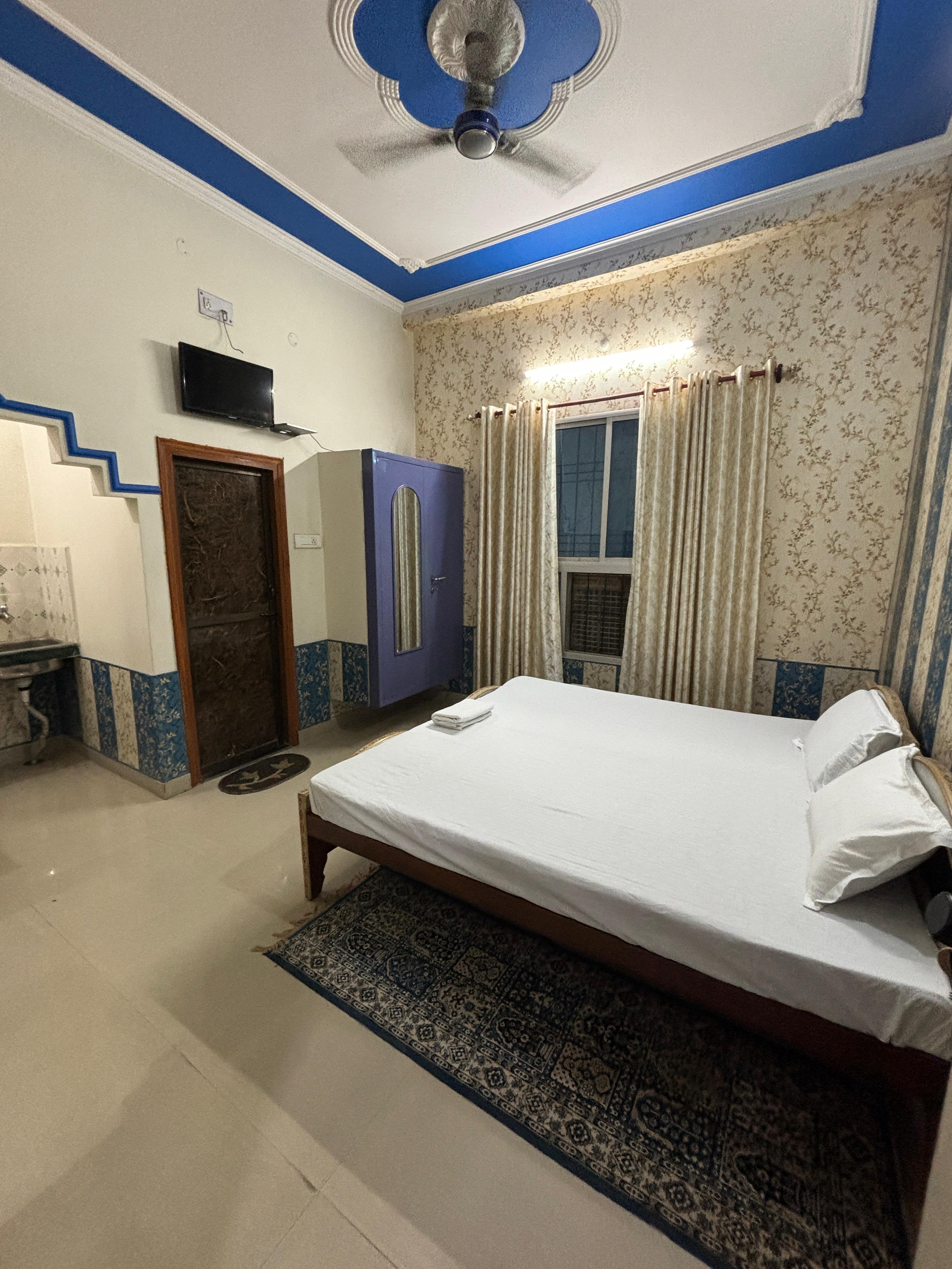 Prakash Inn - Tap to explore photos