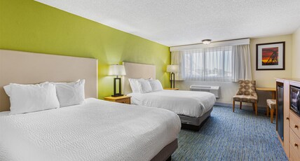 Best Western Hi-desert Inn Room Type - Accessible - 2 Queen, Mobility Accessible, Roll In Shower, Non-Smoking, Full Breakfast Best Western Hi-desert Inn Room Type - Accessible - 2 Queen, Mobility Accessible, Roll In Shower, Non-Smoking, Full Breakfast
