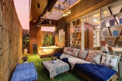 Roof Top Retreat | Jacuzzi & Outdoor Patio