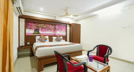 Fabhotel Sitara Grand - Nr Jagadamba Junction Room Type - Deluxe Room