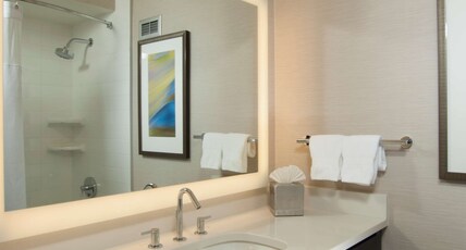 Hilton Albany Room Type - 2 DBL BEDS EXECUTIVE FLOOR