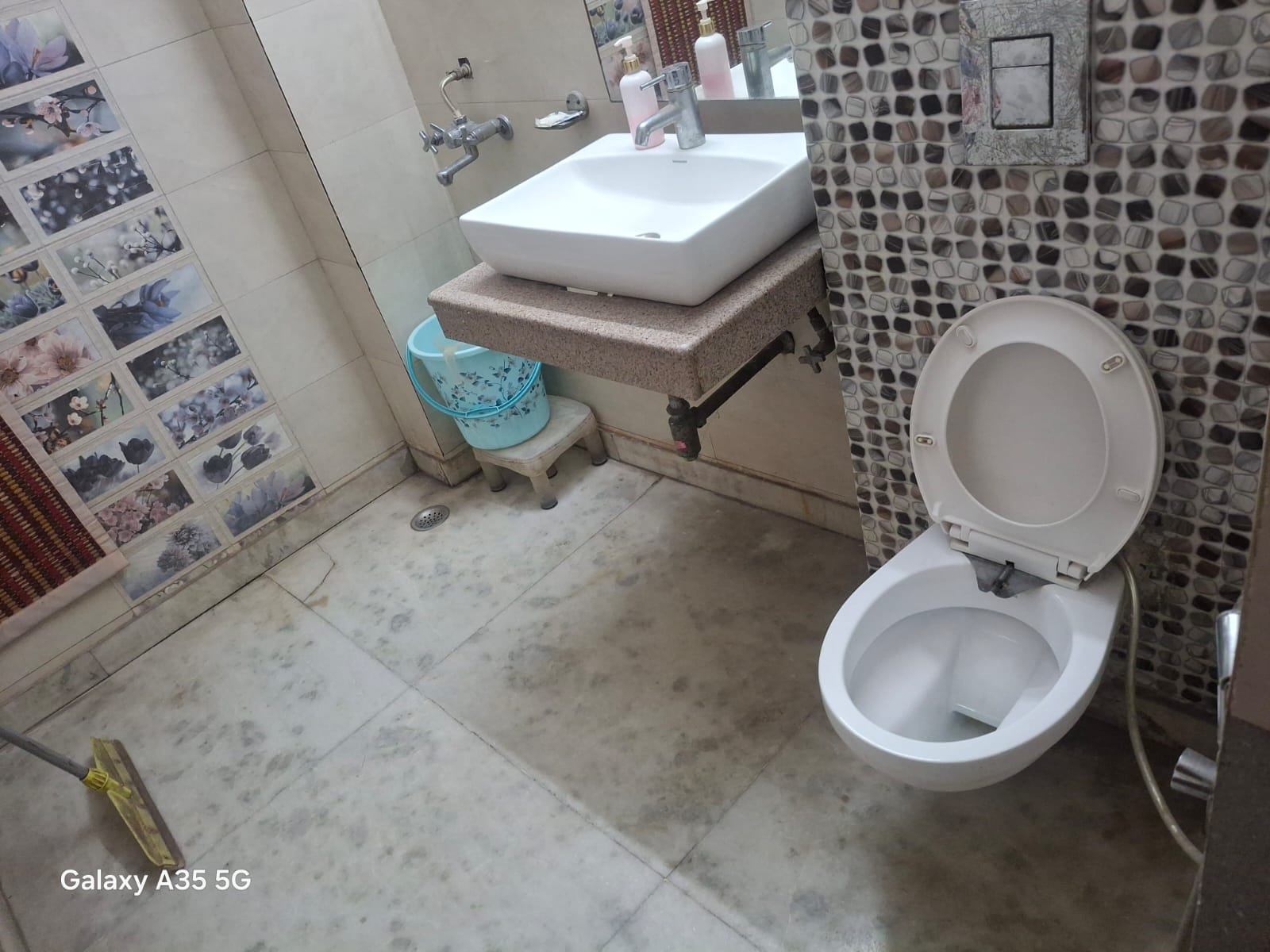 Malhotra Bnb(A Part of Shivam residecy) - Tap to explore photos