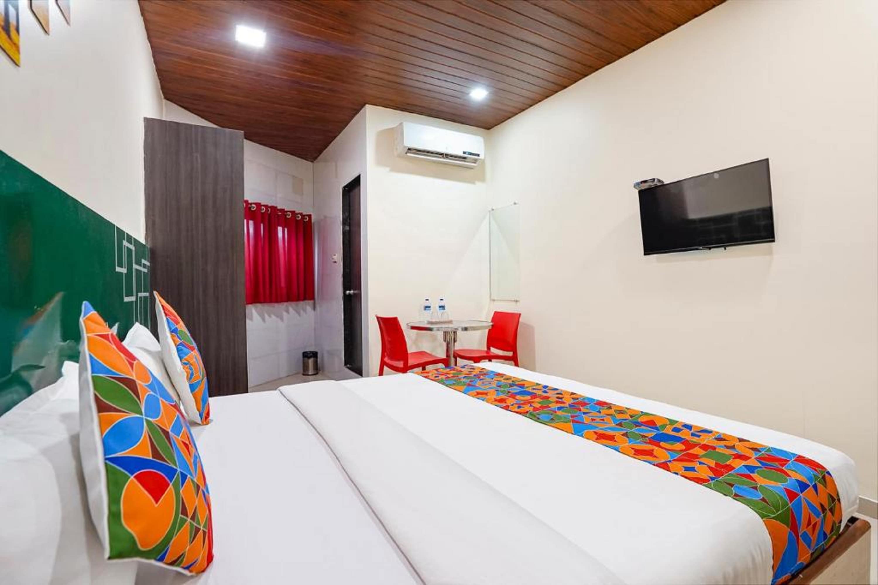 Kailash Park Hotel - Tap to explore photos