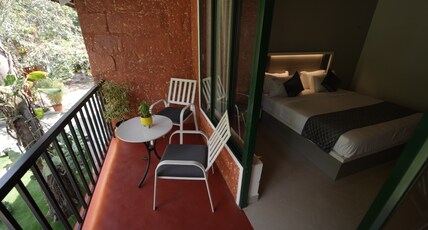 Orchid Trial by Zeebull Room Type - Club Room With Garden & Pool View