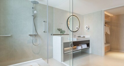DoubleTree by Hilton Bangkok Ploenchit Room Type - EXECUTIVE SUITE