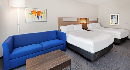 Holiday Inn Express & Suites HOUSTON SW - ROSENBERG Room Type - 2 Queen Suite Comm Mobil Accessible Tub