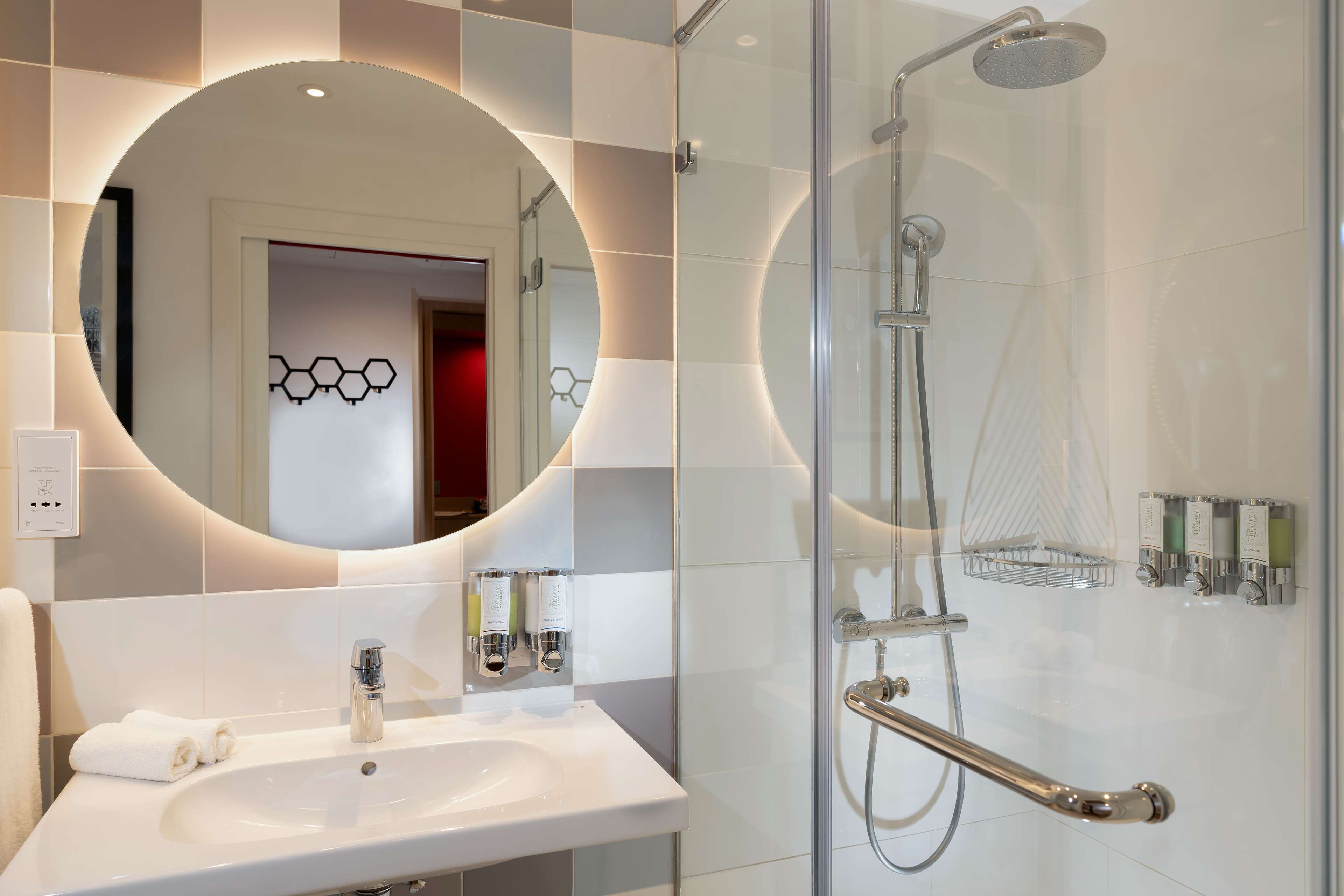 Hampton by Hilton Budapest City Centre - Tap to explore photos