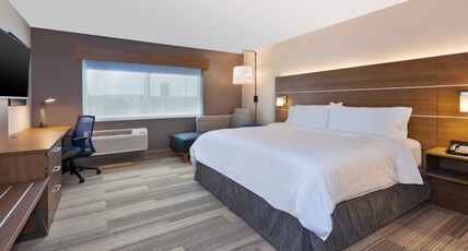 Holiday Inn Express & Suites EAU CLAIRE WEST I-94 Room Type - 1 King Standard Communications Accessible