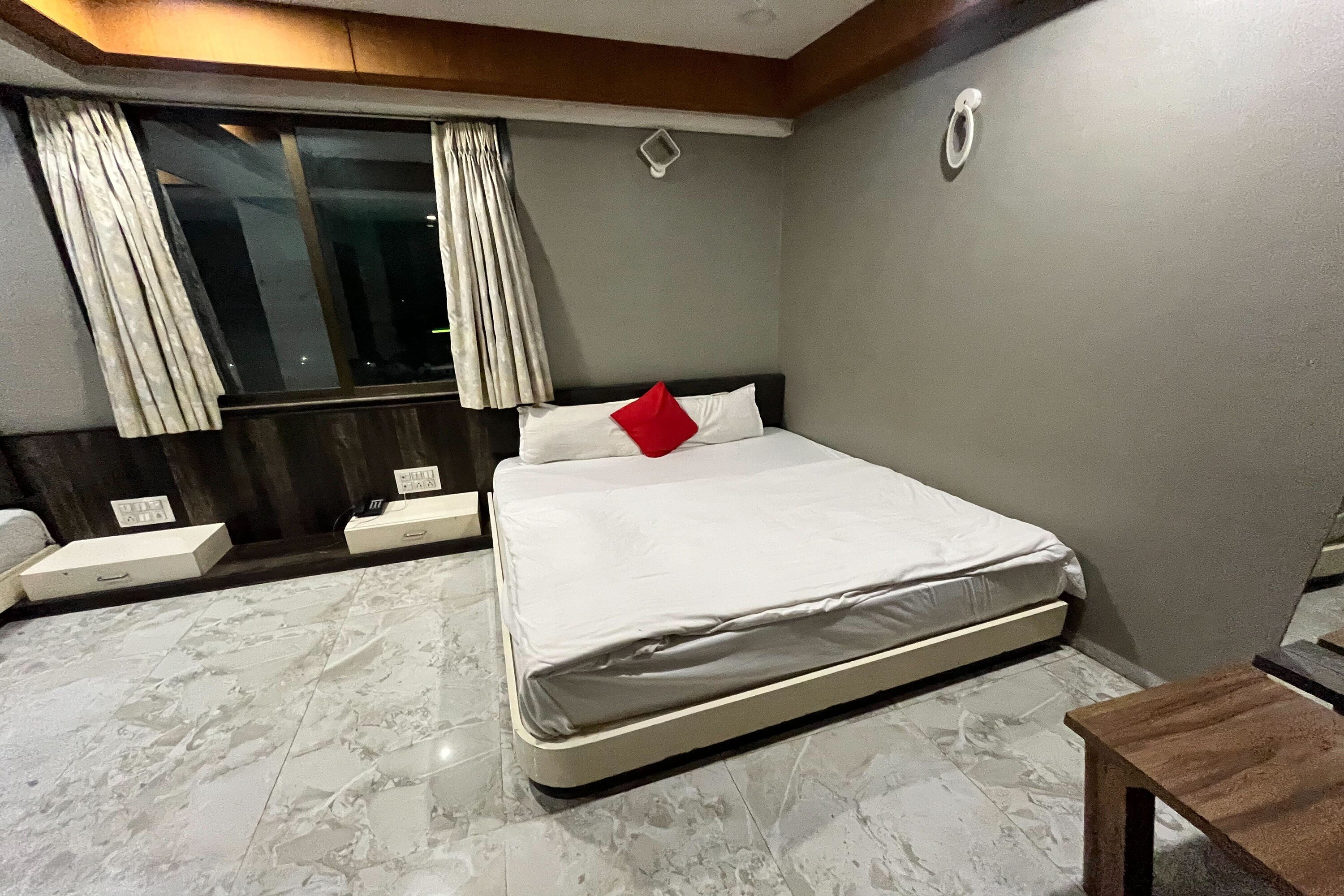 Hotel Om Balaji - Tap to explore photos