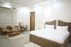 Purple Tree Villa Near Delhi Airport