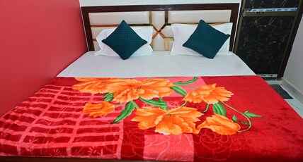 The Saroj Palace Room Type - Deluxe Room