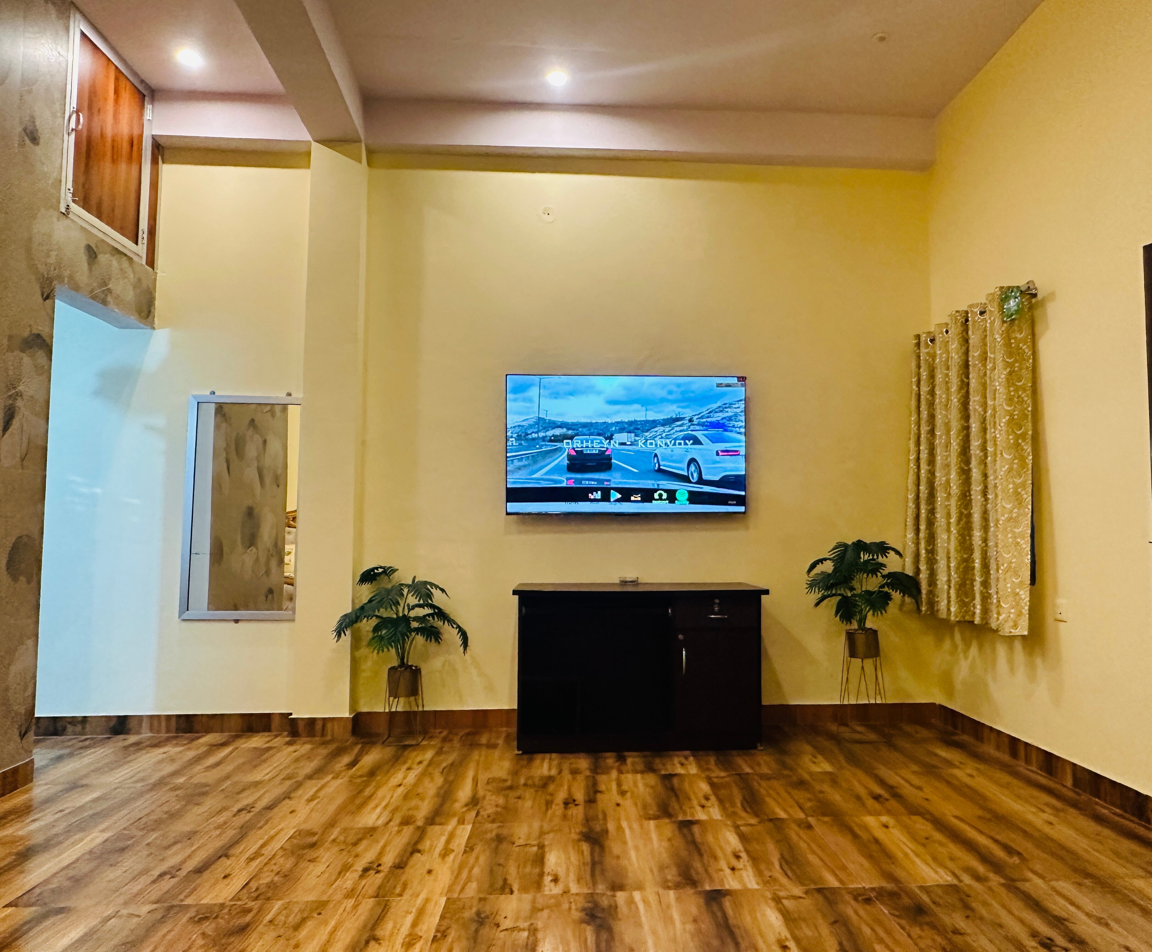 Sai Luxury Home Stay - Tap to explore photos