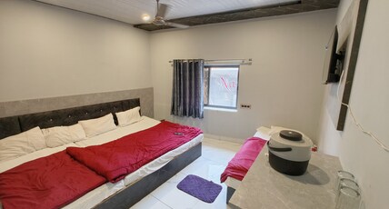 Hotel Manthan Palace Room Type - Deluxe Quadruple Room