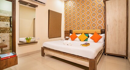 goSTOPS Amritsar Chatiwind Gate  Room Type - Deluxe Private AC Room with Ensuite Bathroom