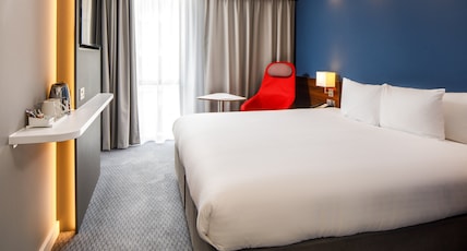 Holiday Inn Express LONDON - EXCEL Room Type - 1 Double Standard with Free Hot Breakfast Holiday Inn Express LONDON - EXCEL Room Type - 1 Double Standard with Free Hot Breakfast