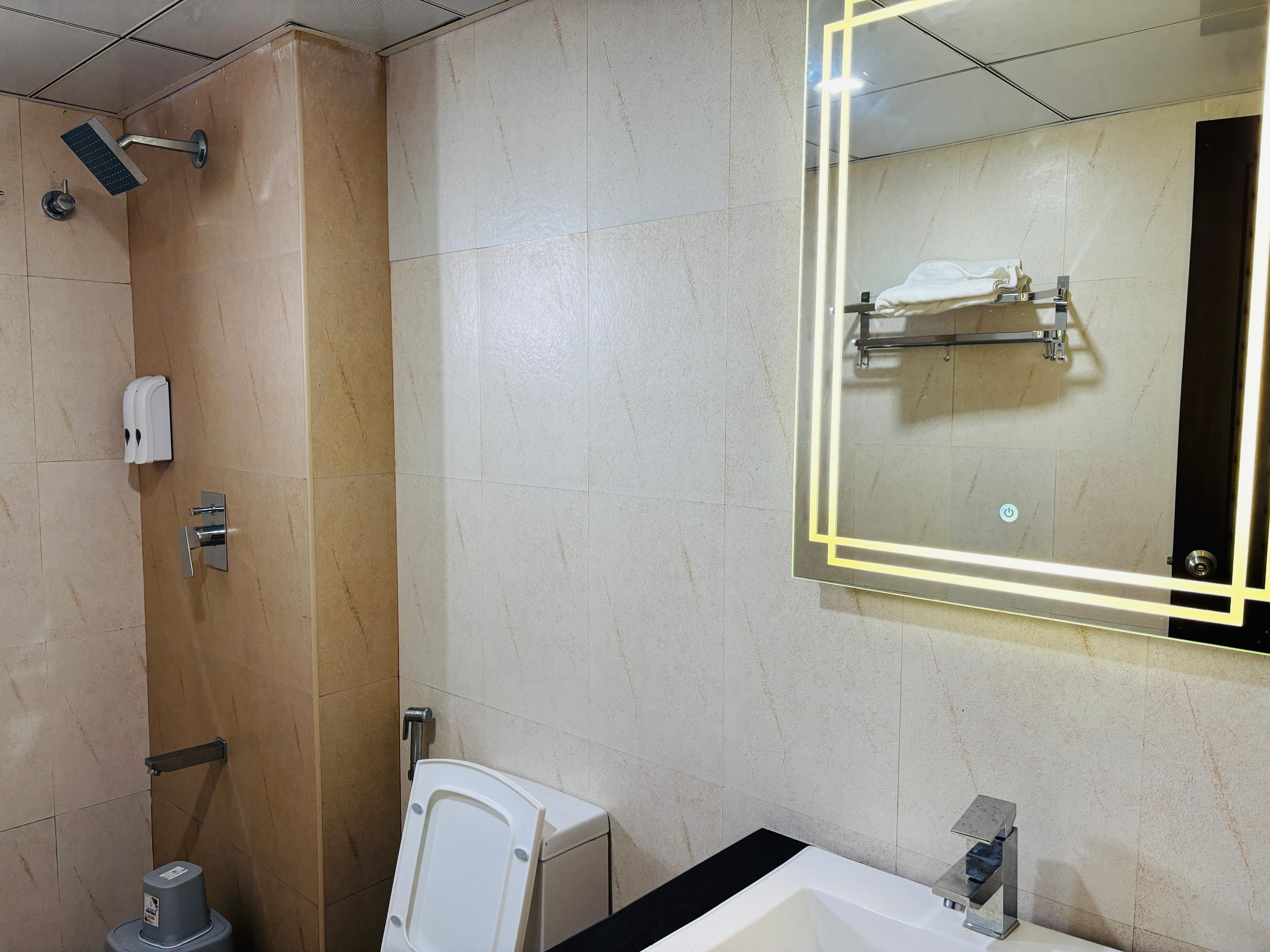 Redbell Suites Beachfront Apartments - Tap to explore photos
