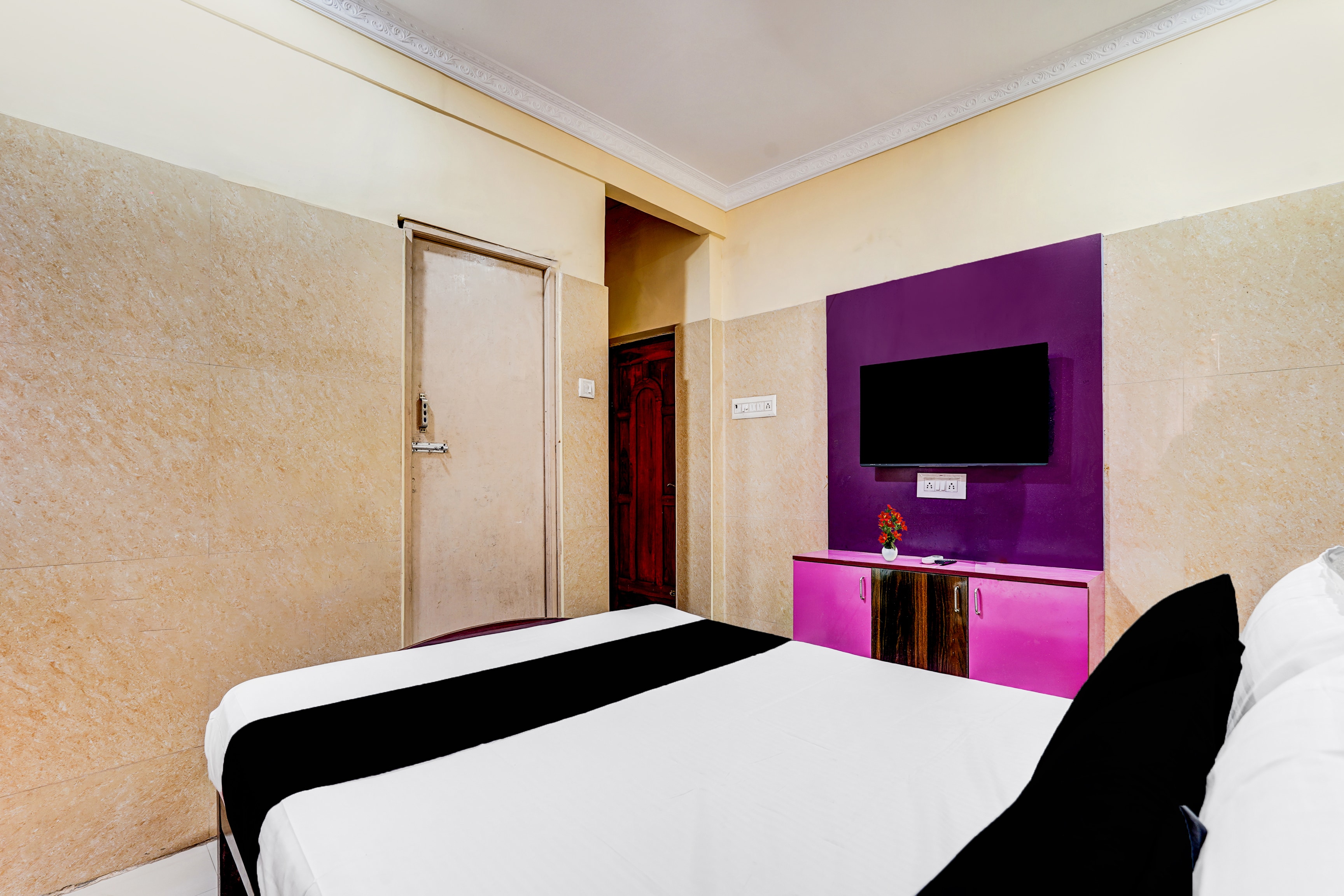 Hotel O Manali Crossway Chennai - Tap to explore photos