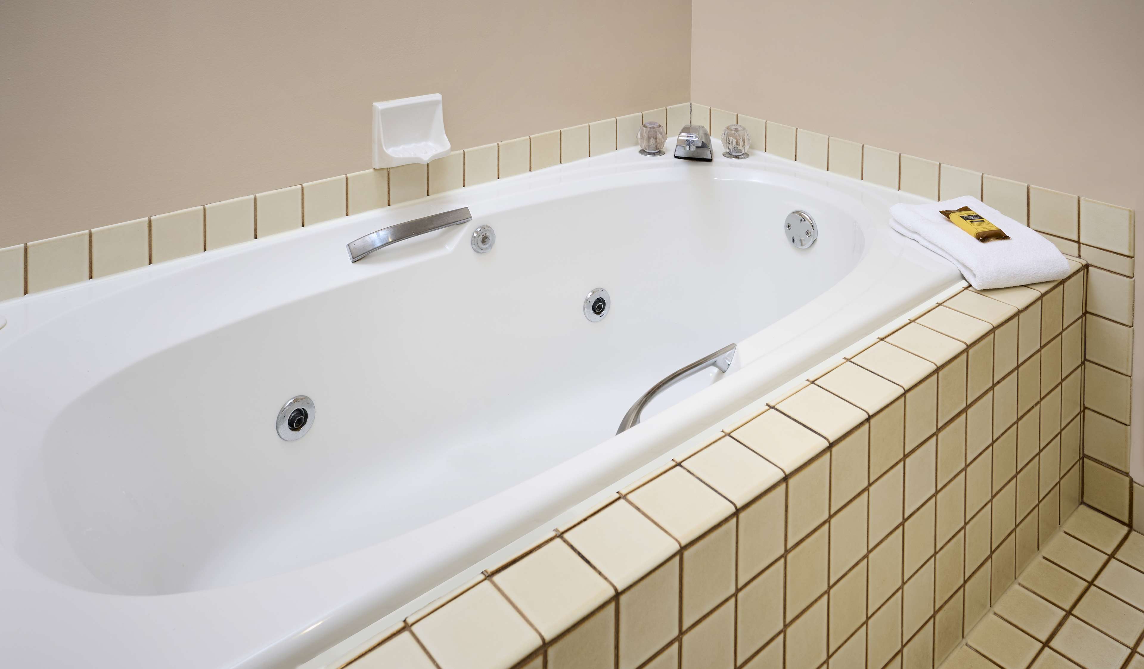 Best Western Plus Lamplighter Inn & Conference Centre - Tap to explore photos
