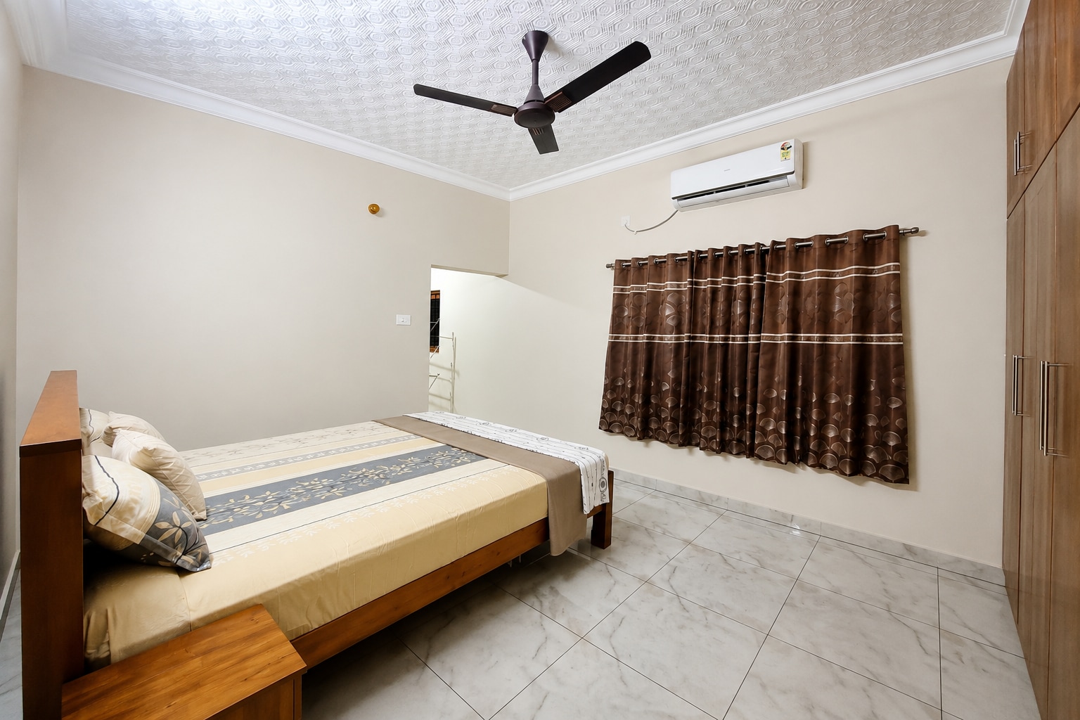 Ocean Vista - Tap to explore photos