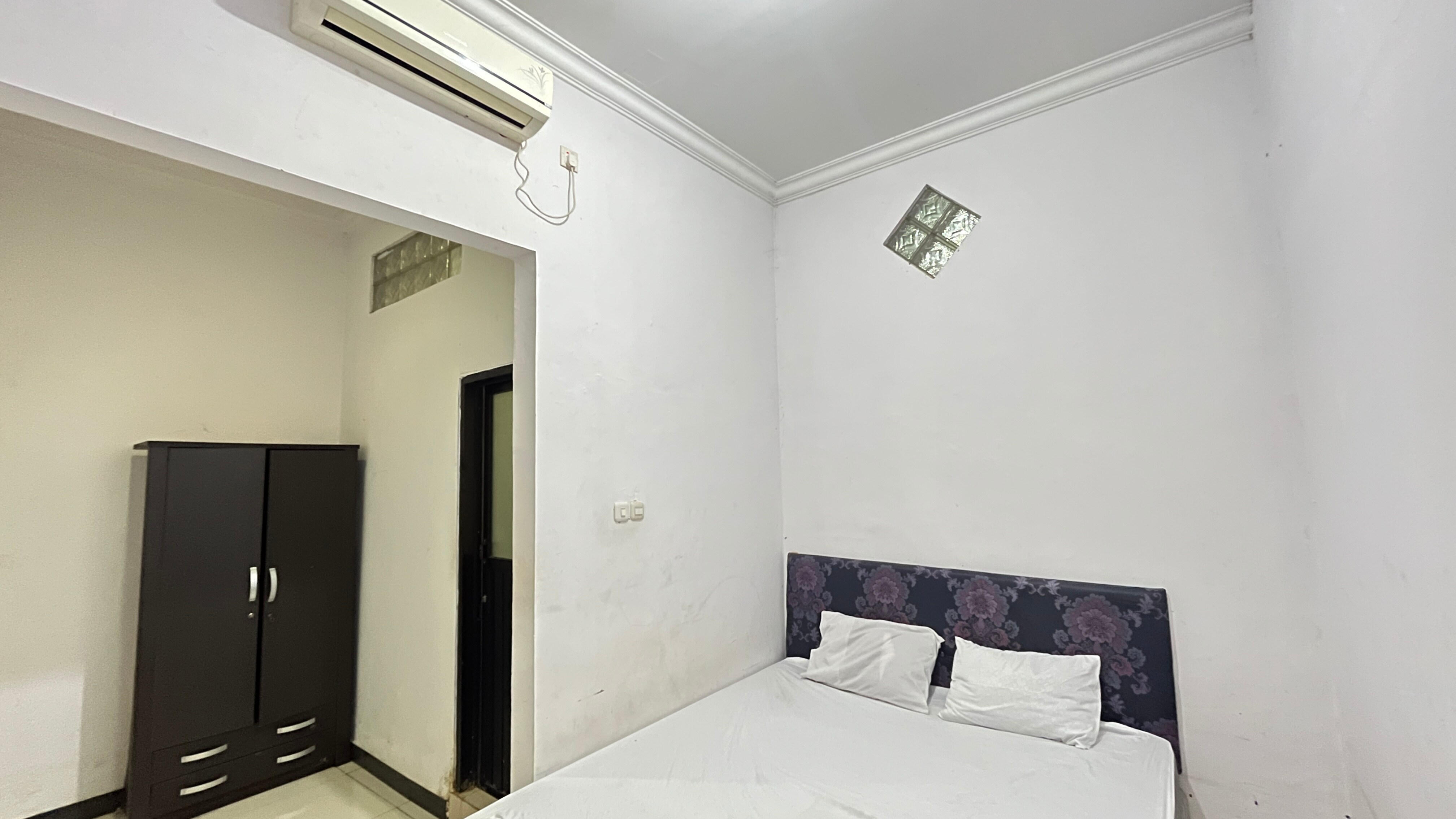 Hotel O Kost Biru - Tap to explore photos