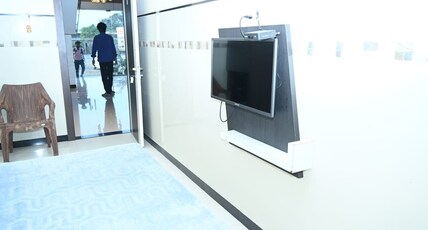 Hotel Shri Sai lodging and Banquet Hall Room Type - Luxury Room with City View King Bed Hotel Shri Sai lodging and Banquet Hall Room Type - Luxury Room with City View King Bed