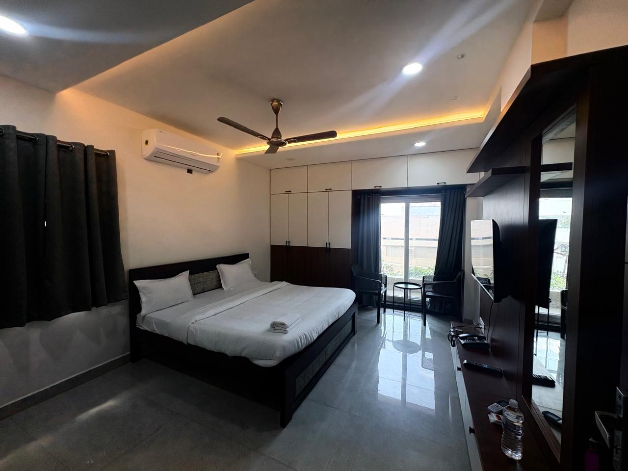 Vigneshwaraa Guest inn - Tap to explore photos