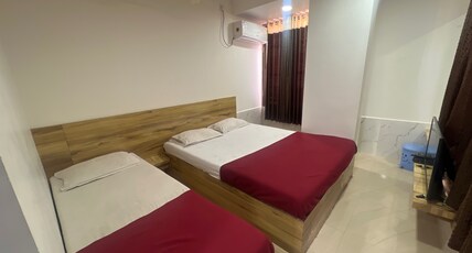 Sai Raje Square Room Type - Deluxe AC Room
