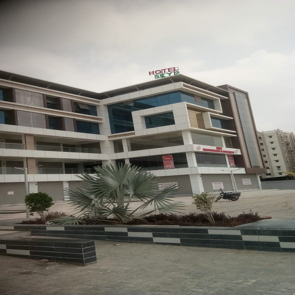 Hotel Sky 2 - Tap to explore photos