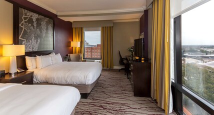 DoubleTree by Hilton Historic Savannah Room Type - 2 QUEEN ROOM CORNER