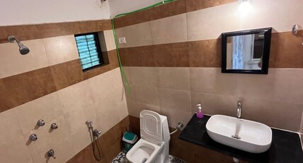 Shankar Hotel Room Type - Quadruple room with balcony