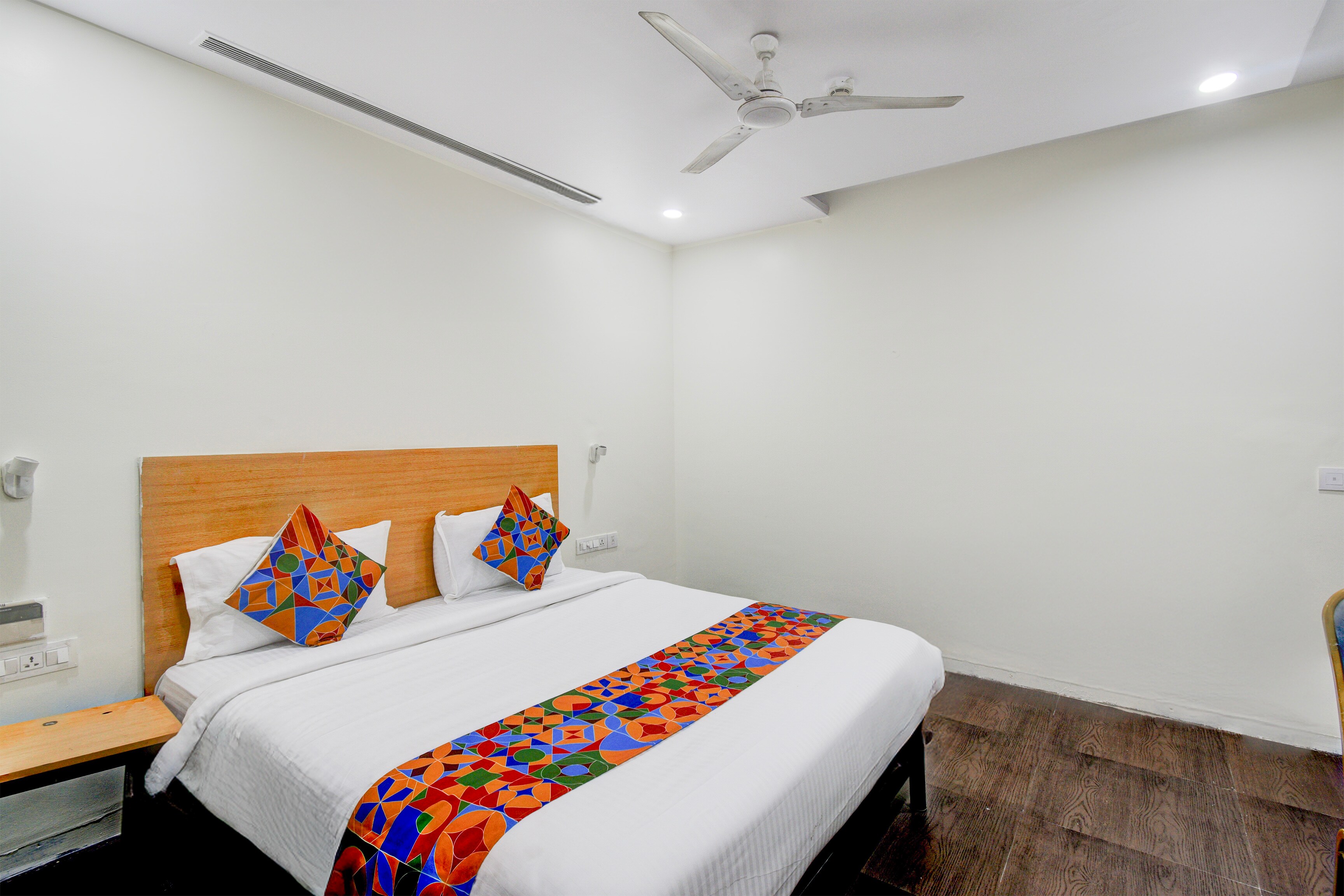 FabHotel Veda Inn - Chaitanyapuri Metro, Chaitanyapuri - Tap to explore photos