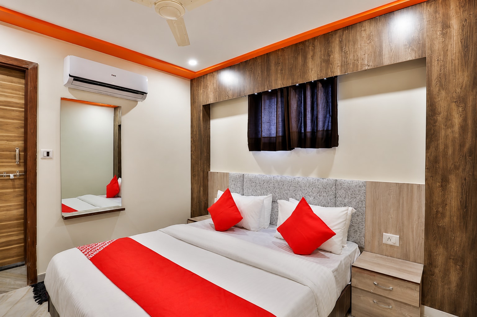 Hotel Shiv Villa - Tap to explore photos