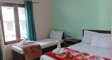 Yamunotri Darshan Resort By Preet rSS Room Type - Four beded Room with Mountain view