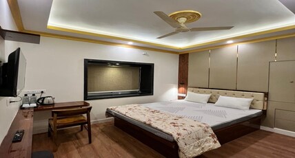 Sarai Inn Park Circus Room Type - Deluxe AC Room with free WiFi