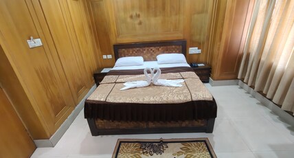 HOTEL LUCKY INDIA Room Type - Platinum
