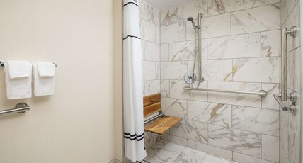 Embassy Suites Atlanta - Buckhead Room Type - 1KG 2 RM SUITE ACC RI SHWR