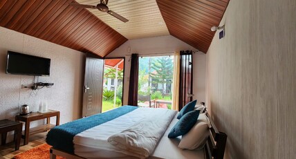Chardham Resort, Guptakashi Room Type - Deluxe Room with Mountain View