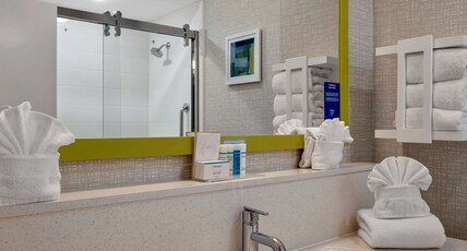 Hampton Inn & Suites Lufkin, TX Room Type - 2 QNS ACCESSIBLE W TUB NS